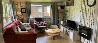 Riverside 3-Bedroom Chalet at Caer Beris Park – Peaceful Stay Near Builth Wells