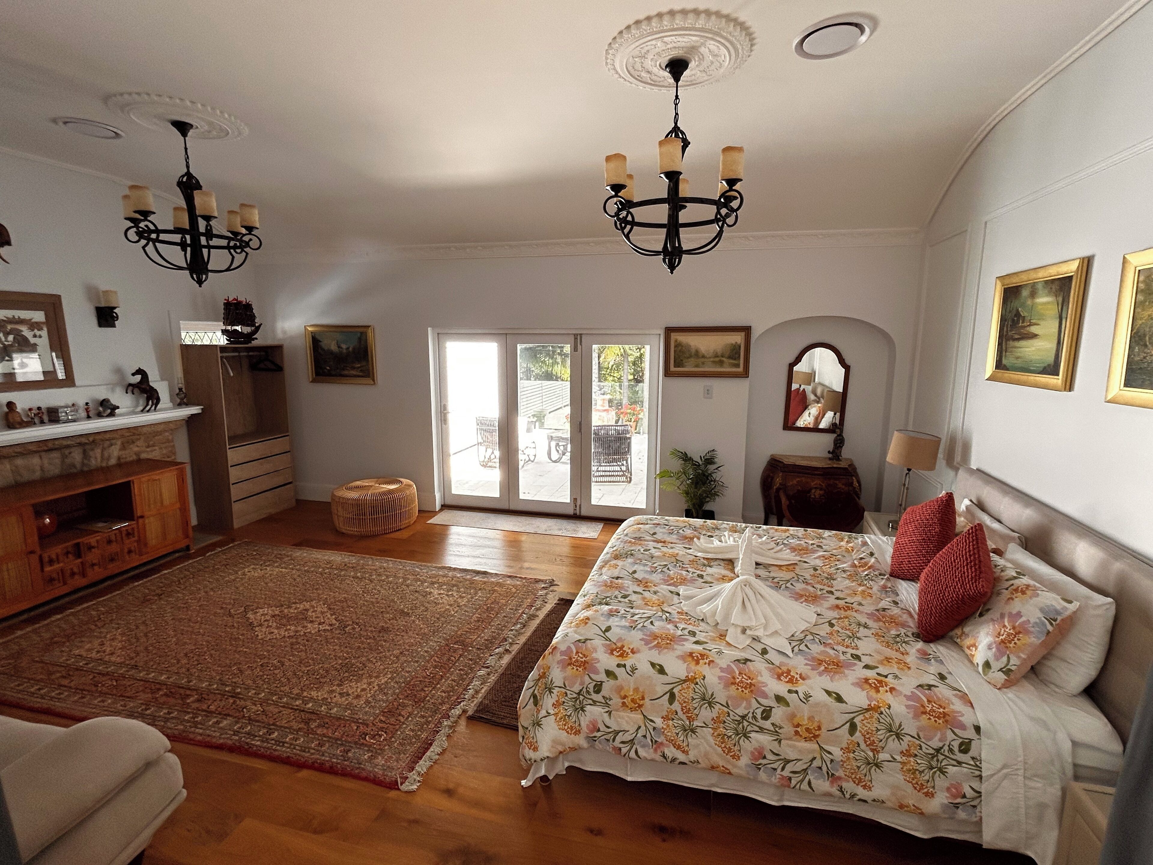 مكواة/لوح كي وواي فاي وملاءات أسرّة