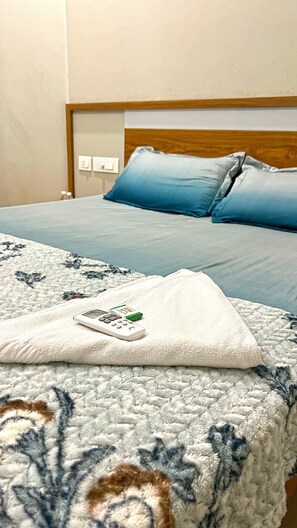 1 bedroom, iron/ironing board, Internet, bed sheets - Cozy 1-bedroom apartment in charming Kakkanad with AC (Kakkanad)