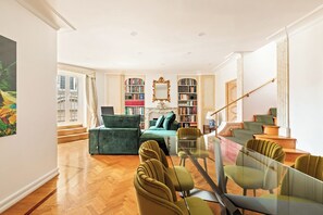 Interior - Casa Colonna, a Burghesius home (Roma)