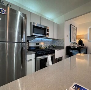 Private kitchen - Spacious 3BR Stay in Manhattan, perfect for family & groups (New York)