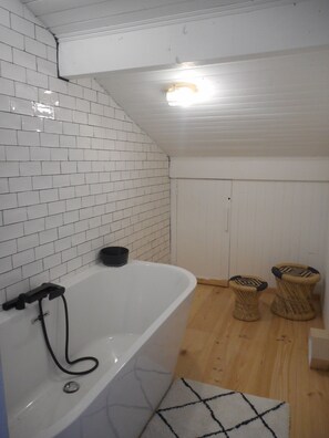 Shower, hair dryer - Vrbo Property (Mimizan)