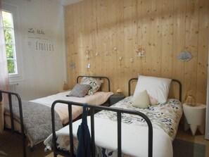 Fer et planche à repasser, accès Internet, draps fournis