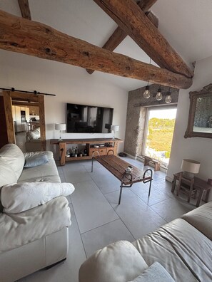 Living area - Domaine de Charme - 3 rooms - 9 locks- (Béziers)