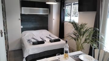 Ferros/tábuas de passar roupa, Wi-Fi, roupa de cama