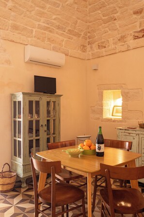 Dining - Casa Pompeo: historic home in downtown for 4 guests with pets allowed (Ceglie Messapica)