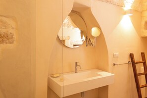 Dusche, Haartrockner, Bidet, Handtücher