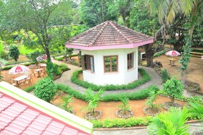 Outdoor dining - Sunny's Serenity Resort (Gokarna)
