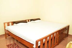 Deluxe Double Room | Free WiFi - Sunny's Serenity Resort (Gokarna)