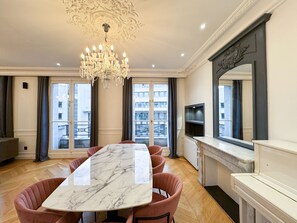 Interior - 222 - Philibert Delorme (París)