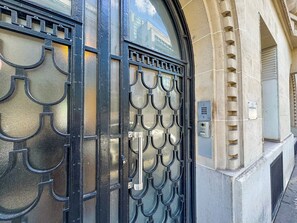 Exterior detail - 222 - Philibert Delorme (París)