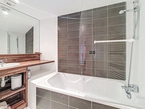 Bathroom - Stella Maris by Interhome (Quiberon)