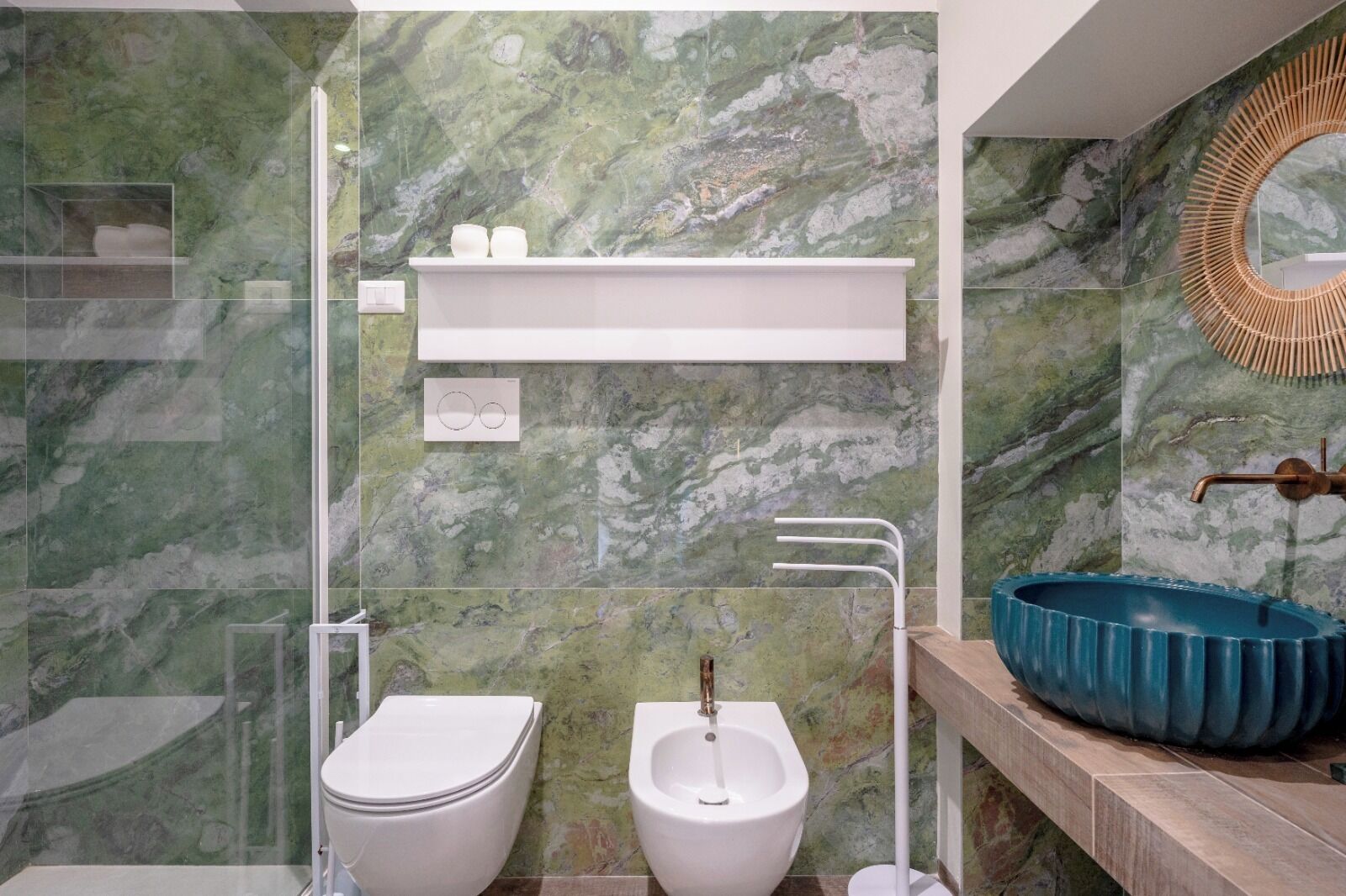 Dusche, Haartrockner, Bidet, Handtücher