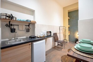 Private kitchen - Cozy apartment within walking distance of Bari's center and waterfront. 4pax (Bari)
