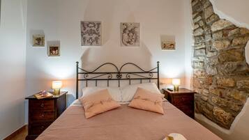 2 Schlafzimmer, Bügeleisen/Bügelbrett