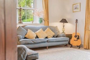 TV, fireplace - Sunnywood, Staveley - character cottage in beautiful gardens. (Staveley)