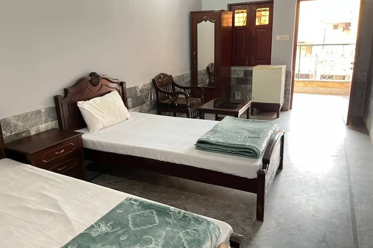 Economy Double Room | Blackout drapes, iron/ironing board