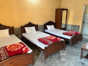 Triple Room, City View - Qaiser Hotel (Lahore)