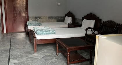 Qaiser Hotel