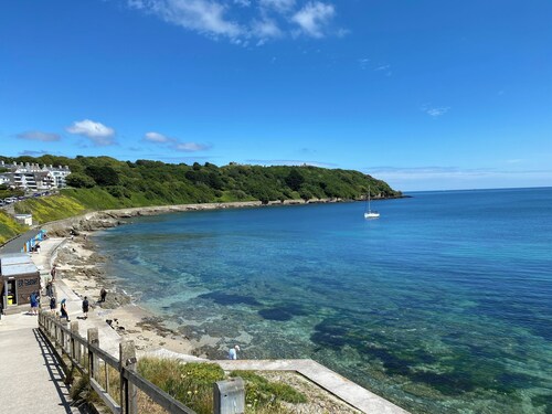 10 Minutes Walk to the Beach & Free Parking (sleeps 2)