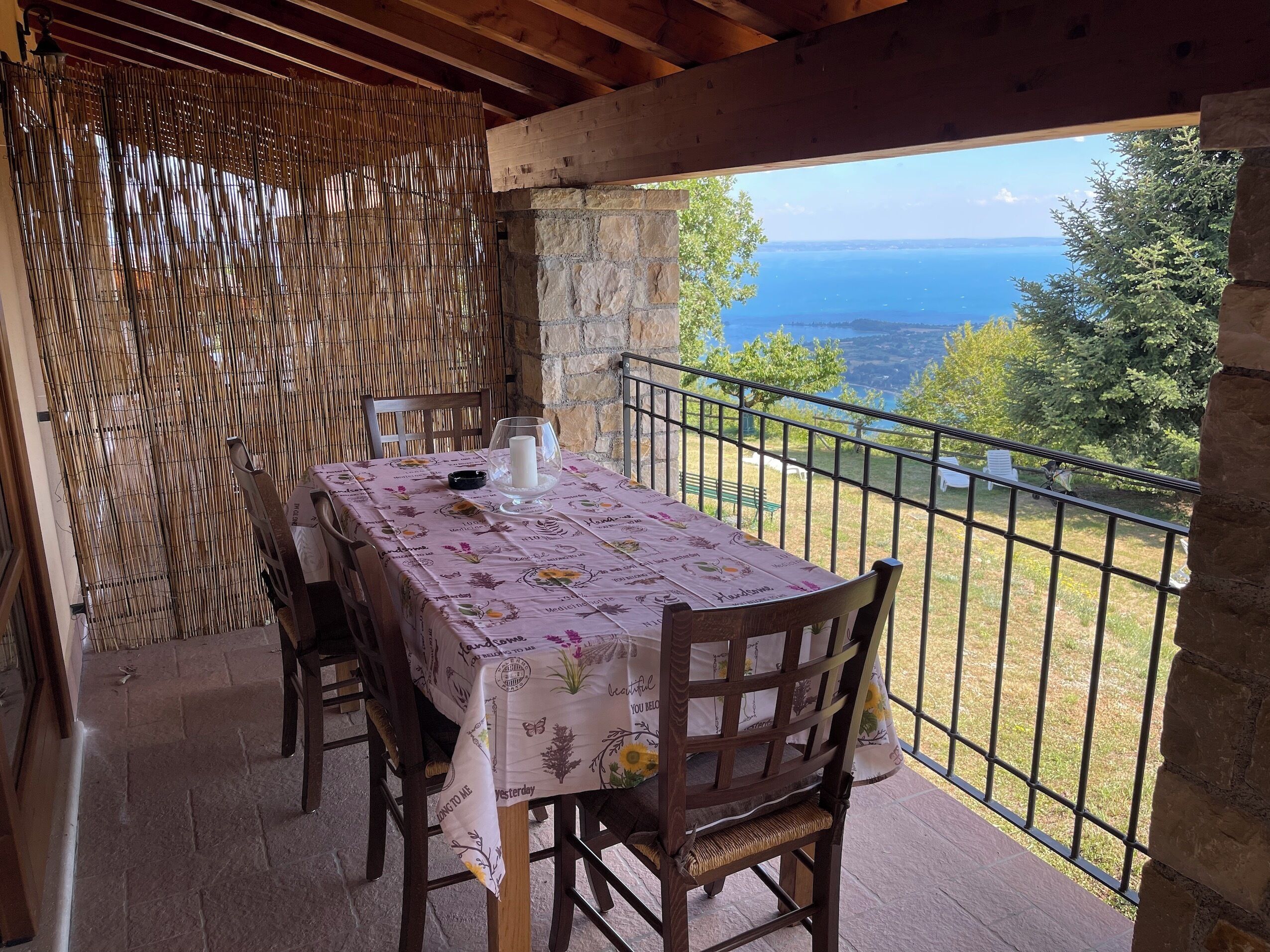 Appartamento, vista lago | Ristorazione all'aperto