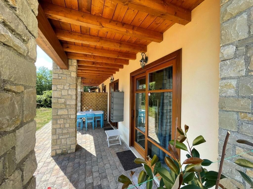 Studio Keluarga, patio, pemandangan danau terbatas | Tempat makan outdoor