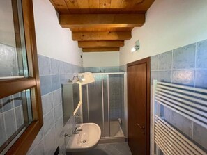 Bathroom - la FIOCCHINA magic place  (Salò)