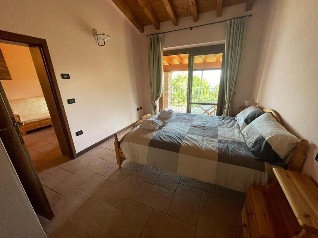 Apartemen, pemandangan danau | Tirai kedap cahaya