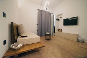 Iron/ironing board, WiFi, bed sheets - Art Studios Room 101, Maisonette with Sea View, Gialova - Navarino (Gialova)