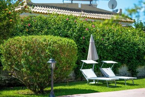 Property grounds - Villa Andolina - Three Bedroom Villa, Sleeps 6 (Fontane Bianche)