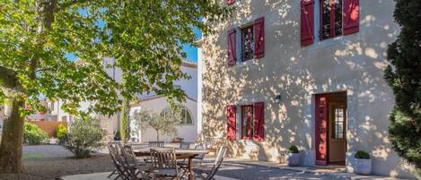 屋外ダイニングエリア