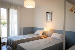 Iron/ironing board, WiFi, bed sheets - Bastide des Vignes: Private Pool and Tranquility on a Vineyard Estate (Trèbes)