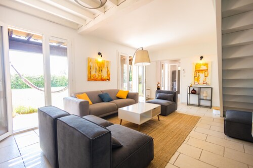 Bastide des Vignes: Private Pool and Tranquility on a Vineyard Estate