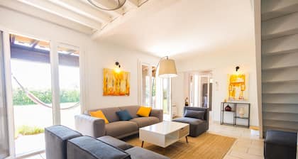 Bastide des Vignes: Private Pool and Tranquility on a Vineyard Estate