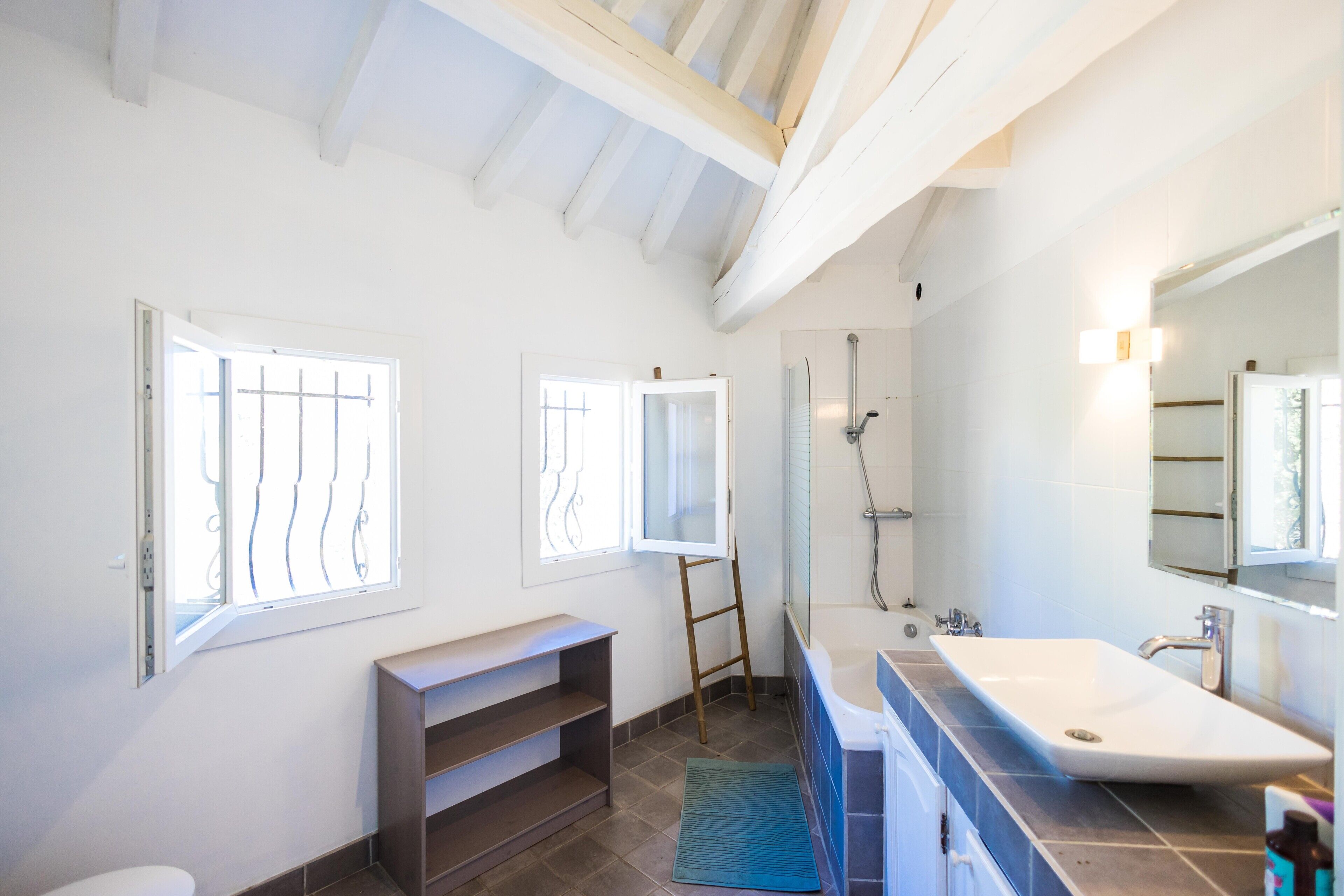 Douche, serviettes fournies