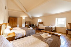 Room - Historic Dovecote with Shared Pools on a Vineyard Estate (Trèbes)