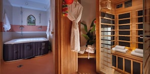 Private spa tub - Hotel General (Prague)