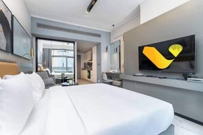 Studio Cao cấp, ban công, quang cảnh thành phố | Khu vực làm việc phù hợp cho laptop, bàn ủi/dụng cụ ủi quần áo 