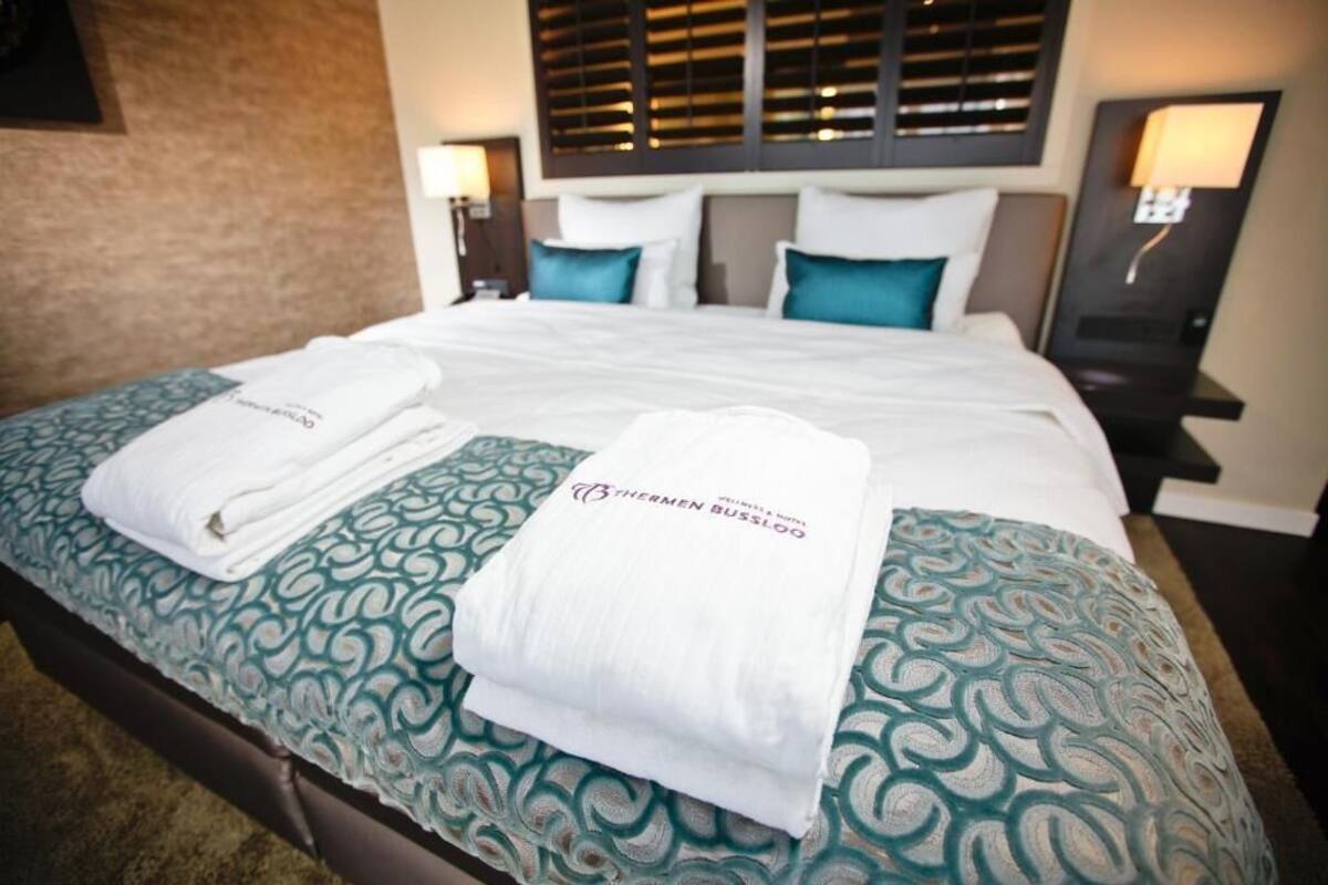 セーフティボックス (室内)、遮光カーテン、防音設備、アイロン / アイロン台