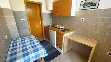 Studio, Sea View | Private kitchen