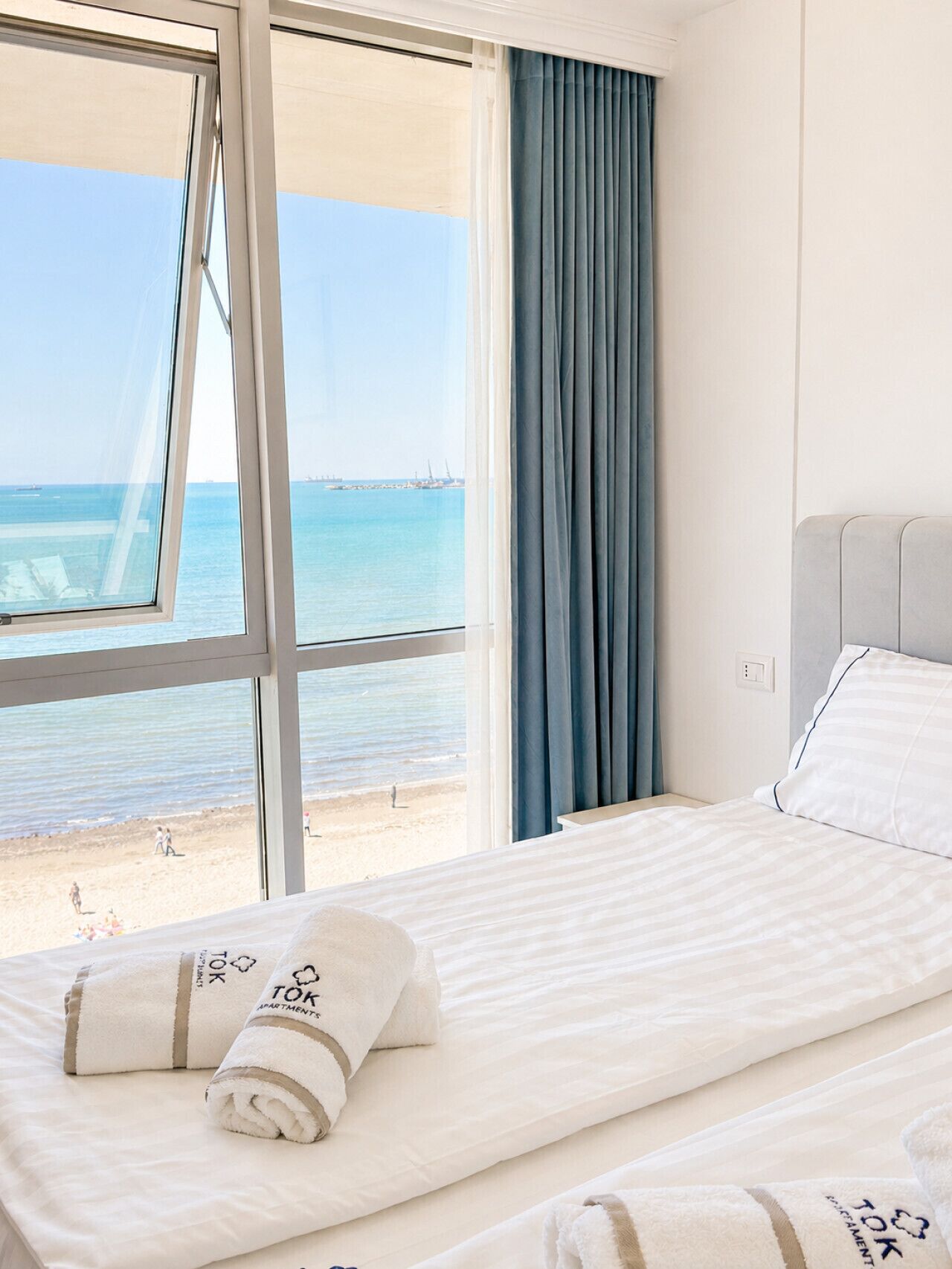 2 bedrooms, desk, iron/ironing board, WiFi