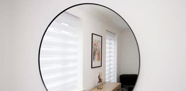 Interior - Stylish 5BR Contractor Home - Sleeps 10 - Parking (Newport)