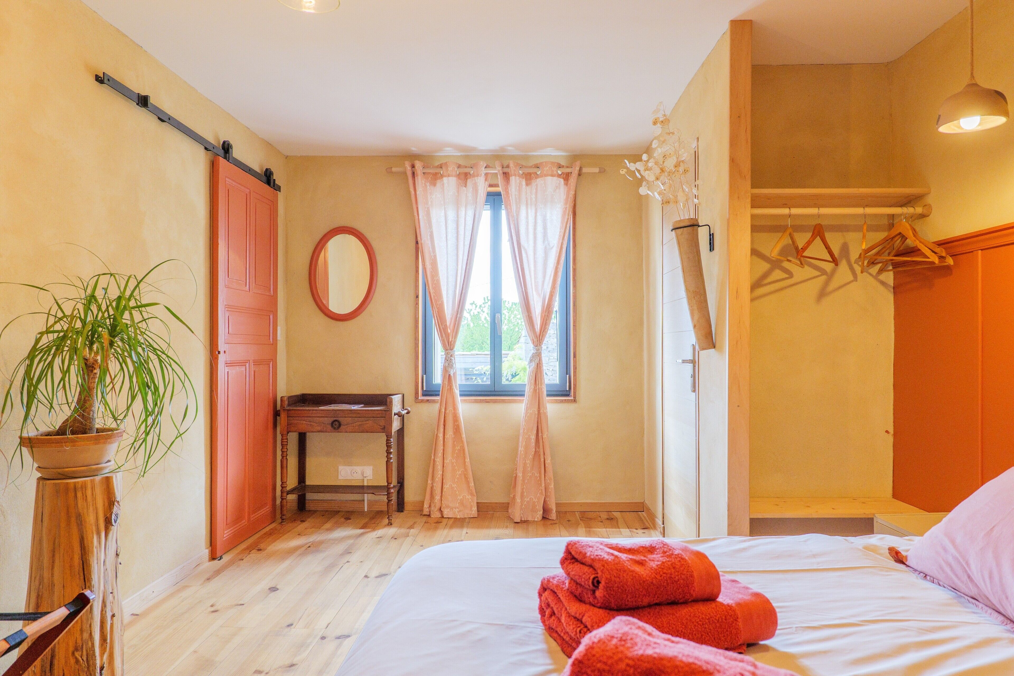 1 chambre, fer et planche à repasser, Wi-Fi, draps fournis