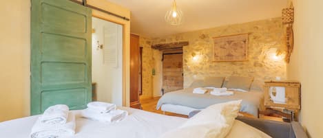 1 chambre, fer et planche Ă repasser, Wi-Fi, draps fournis