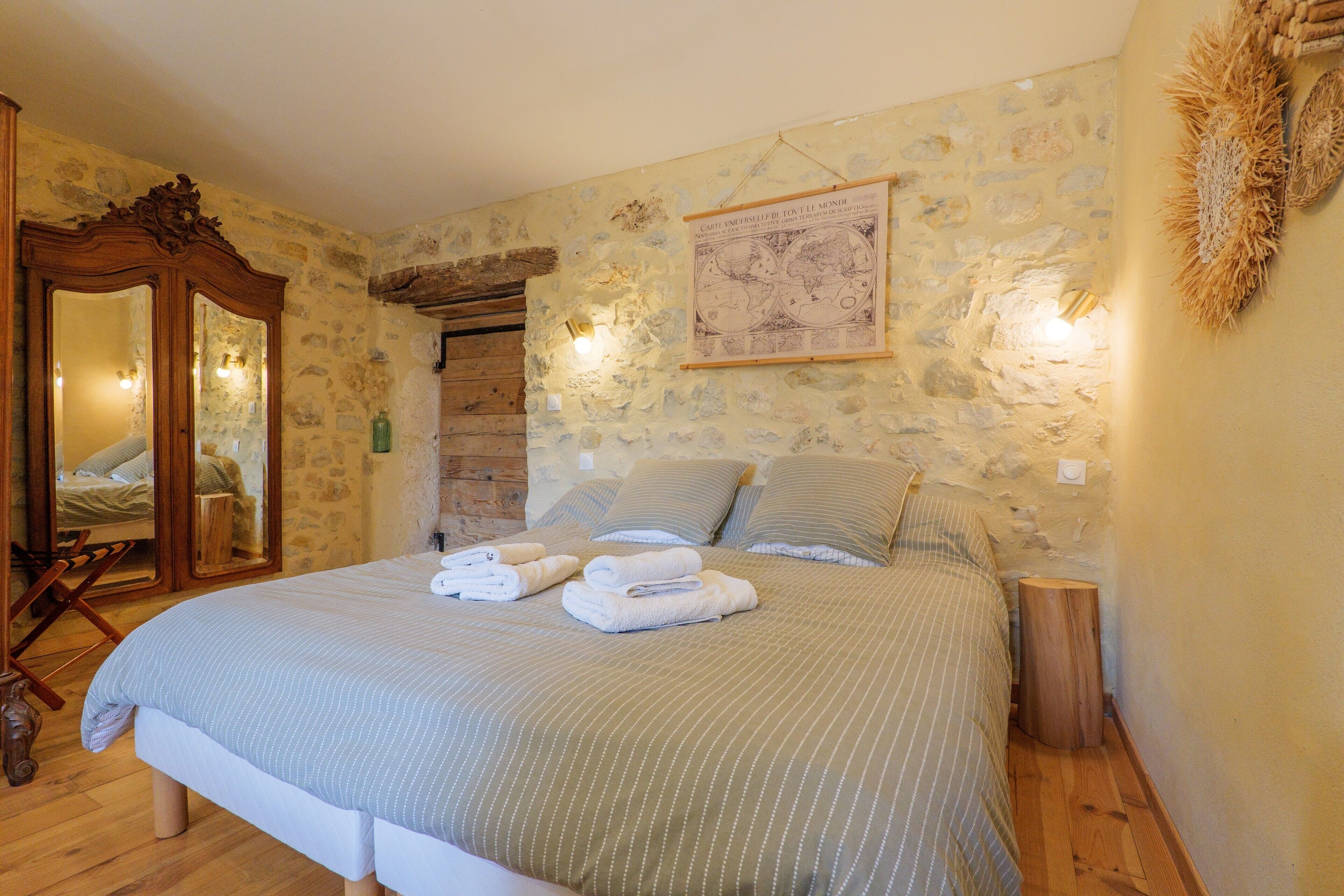 1 chambre, fer et planche à repasser, Wi-Fi, draps fournis