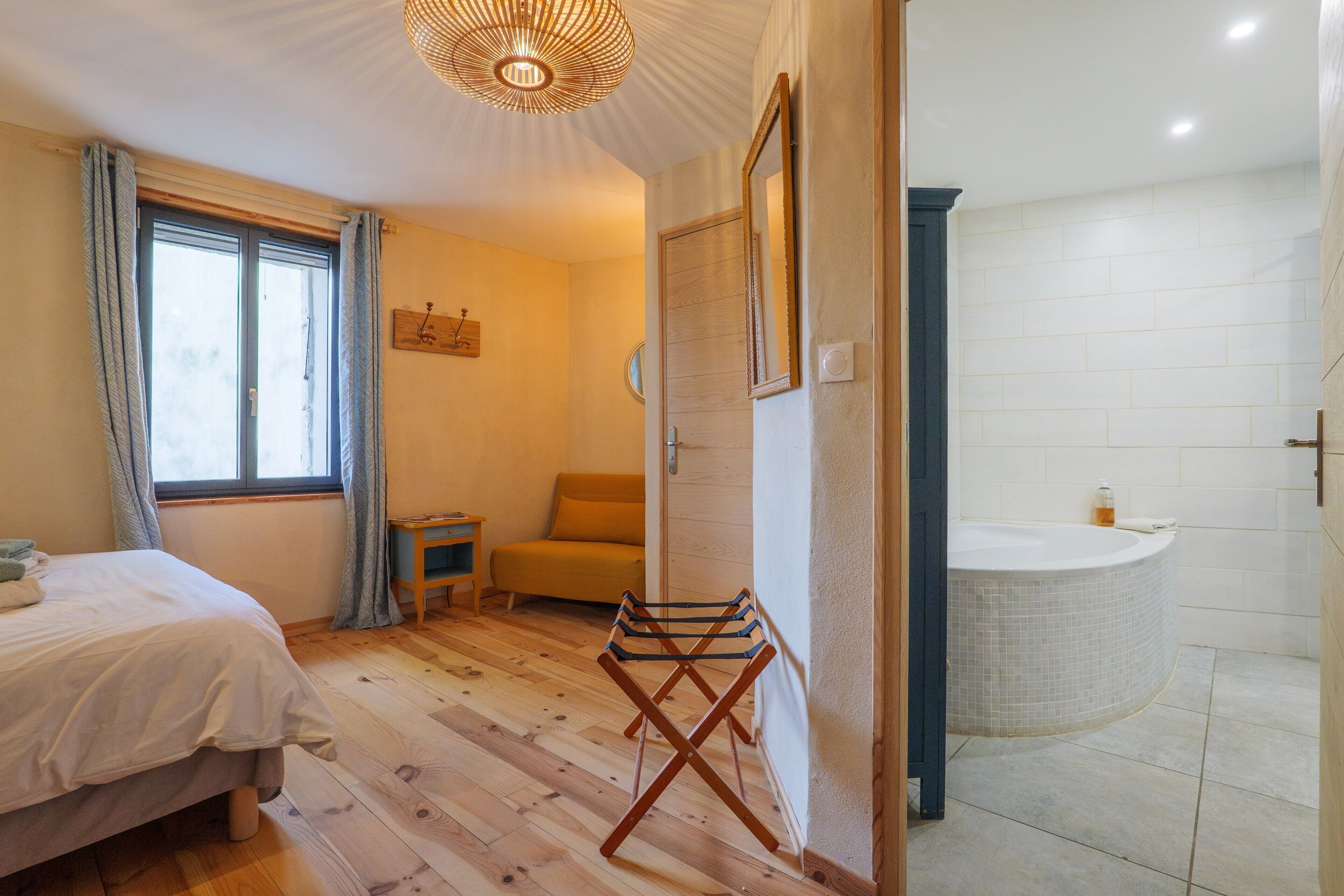 1 slaapkamer, een strijkplank/strijkijzer, wifi, beddengoed