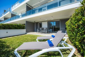 Outdoor dining - Immacolato piano terra con giardino privato e piscina comunnal a pinaret (Port de Pollença)