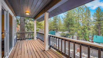 House, Multiple Beds, Patio, Garden View (Donner Lake Delight) | View from room