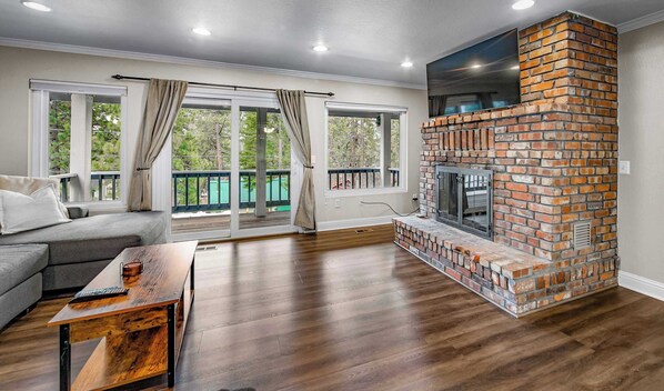 House, Multiple Beds, Patio, Garden View (Donner Lake Delight) | Living area - Donner Lake Delight (Truckee)