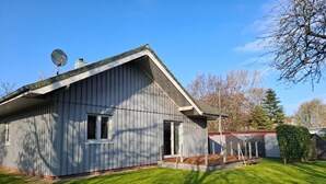 A single-story building with a sloped roof, a satellite dish, and a small window. - Holiday Home Apfelblüte in Swedish Style on Pellworm (Pellworm)